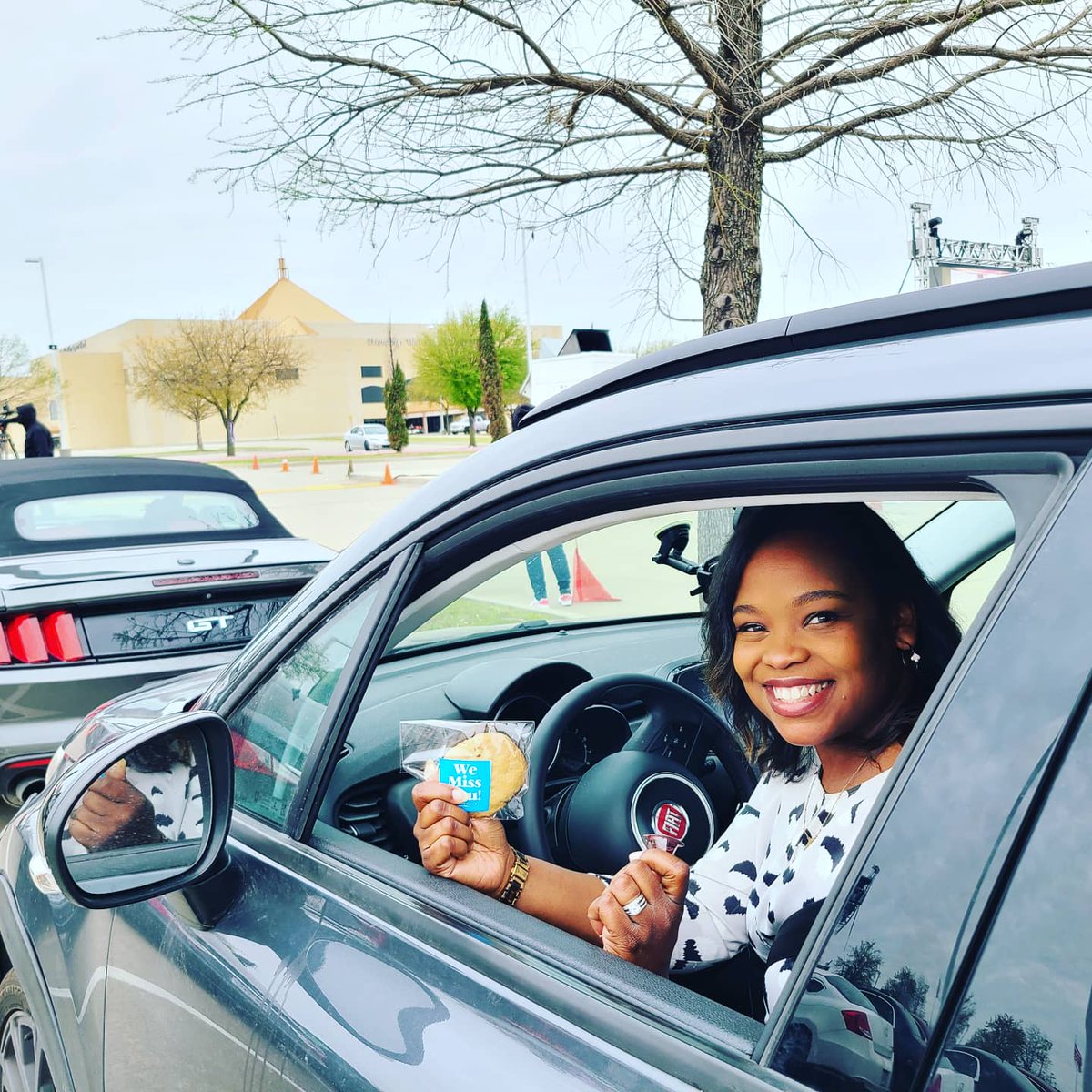 CandiceQuarles's tweet photo. 💫He Rose, Happy Resurrection Sunday! 💫
I deeply miss my church!
One day we'll have communion together again.
#DriveInChurch #WatchtheWest #EasterSunday #HappyEaster @friendshipwest @fhunscripted https://t.co/4vN2WIumZf