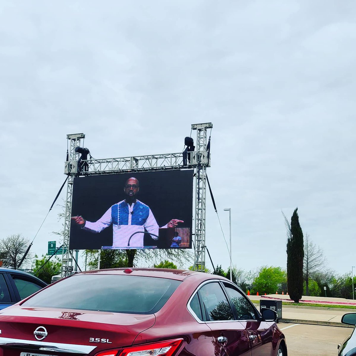 CandiceQuarles's tweet photo. 💫He Rose, Happy Resurrection Sunday! 💫
I deeply miss my church!
One day we'll have communion together again.
#DriveInChurch #WatchtheWest #EasterSunday #HappyEaster @friendshipwest @fhunscripted https://t.co/4vN2WIumZf