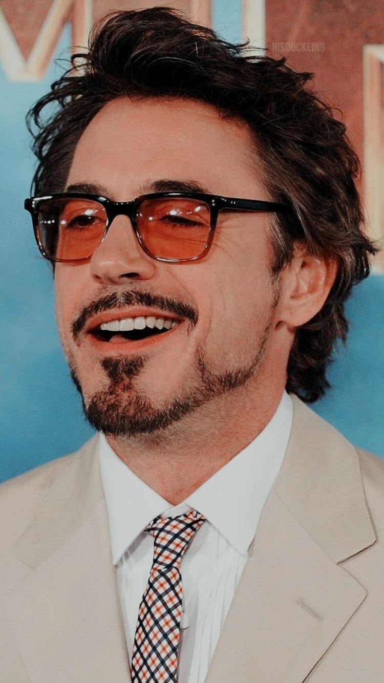 HAPPY BIRTHDAY TO THE MAN WHO TURNED HIS LIFE AROUND AND STARTED IT ALL ! MISTER ROBEDOWNEY JR 