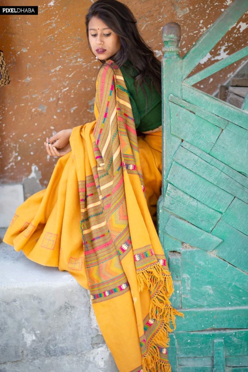 iAjay_Banyal's tweet image. डॉ ऋचा वर्मा जी(जिलाधीश कुल्लु) जिनके सुझाव व मार्गदर्शन में कुल्लुवी ऊनी साड़ी का निर्माण हुआ जो कि स्थानीय लोगों को स्वरोजगार हेतु प्रेरित करेगा.. अब कुल्लुवी टोपी के साथ कुल्लुवी ऊनी साड़ी भी. @DograTishaa @mamatarsingh

#HimachalPradesh
#DCkullu
#pixeldhaba
#incredibleKullu