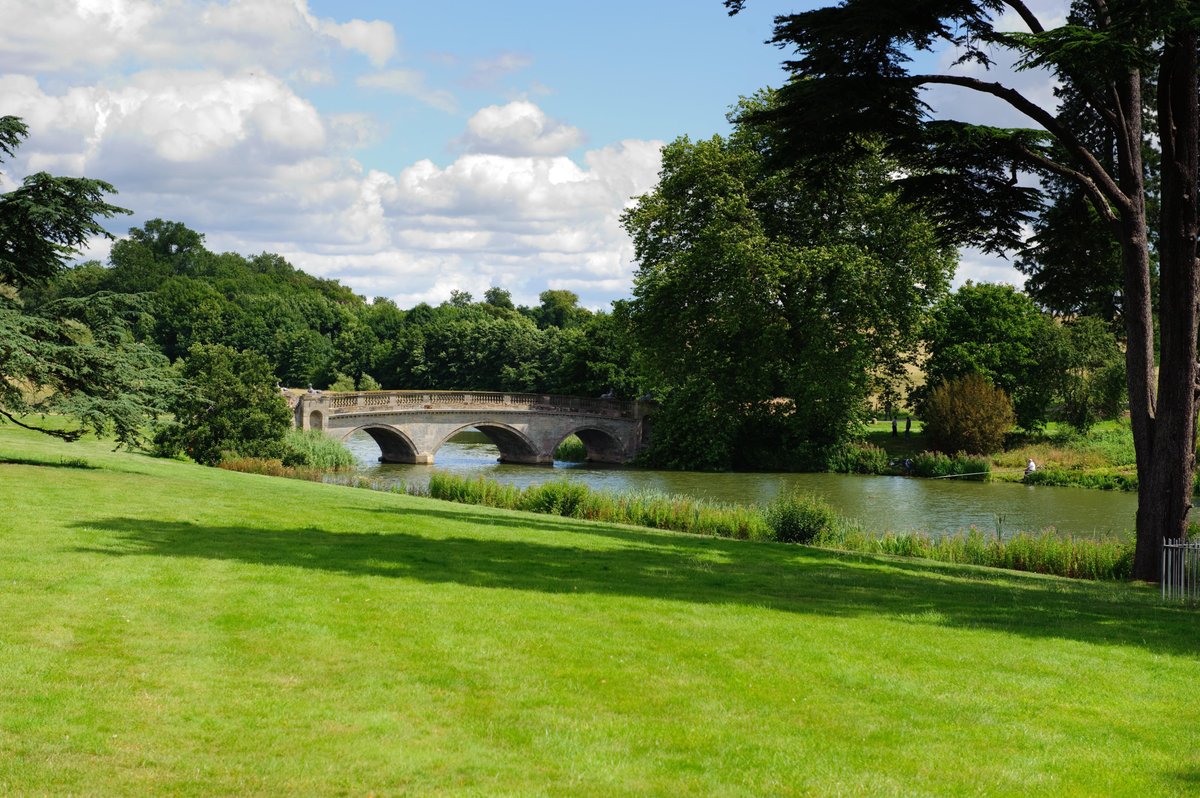BrownCapability's tweet photo. #CapabilityBrown worked @ComptonVerney between 1768-80 for 14th Lord Willoughby de Broke, replacing formal gardens with lawn, joining pools into serpentine lake &amp; planting over 2000 trees. He designed a #chapel #icehouse &amp; possibly designed the bridge &amp; #orangery for £3,830 (£6m) https://t.co/1w4BD9SF6a