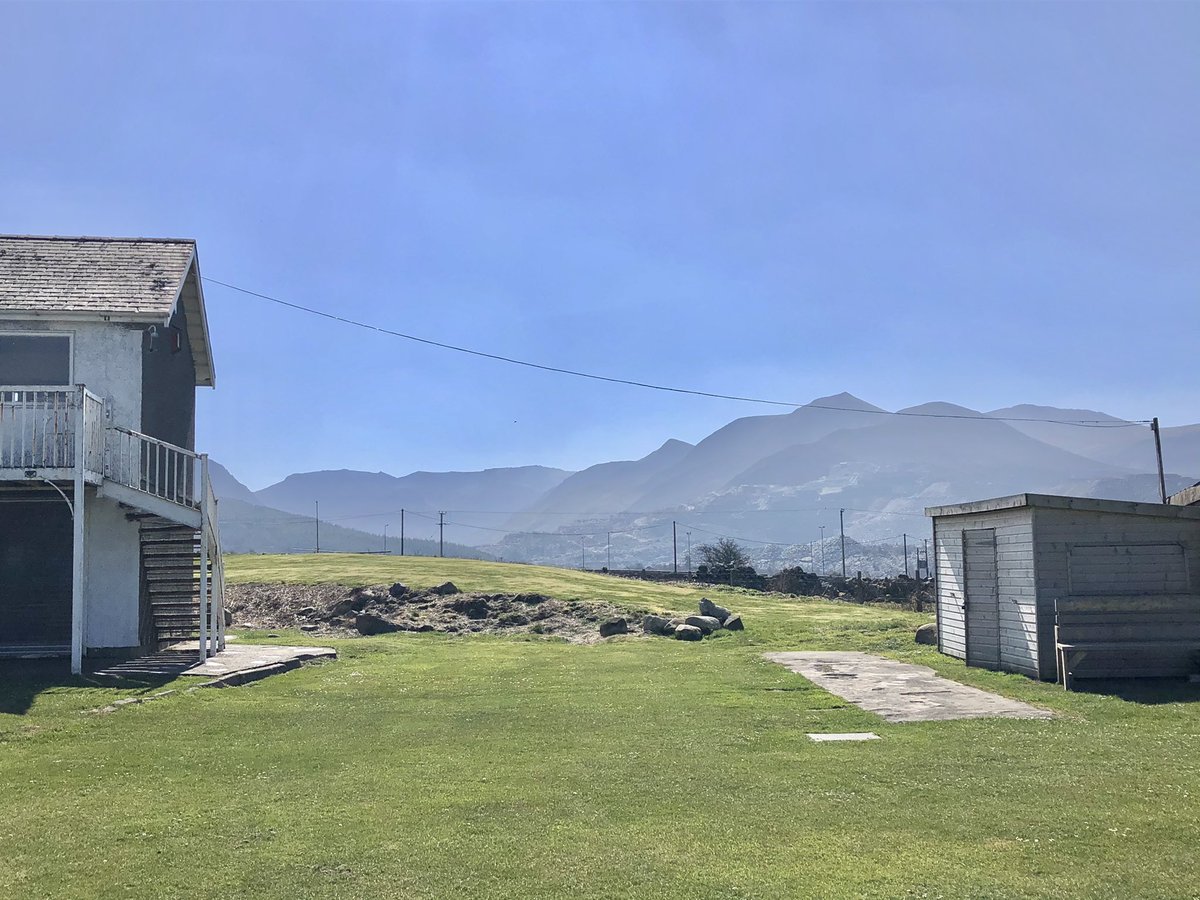 🏏☀️⛰

Y Carneddau yn edrych yn odidog yn haul y Pasg! ☀️⛰

The Carneddau looking glorious in the Easter Sun! ☀️⛰

Golygfa o / View from <a href="/CricedBethesda/">Bethesda CC</a>