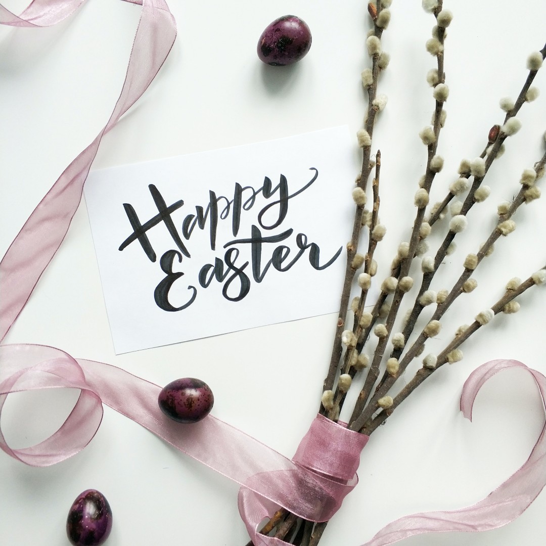 QueensCarriage's tweet photo. Happy Easter from Queen’s Carriage to you and yours! https://t.co/JZ7X0i7qL5