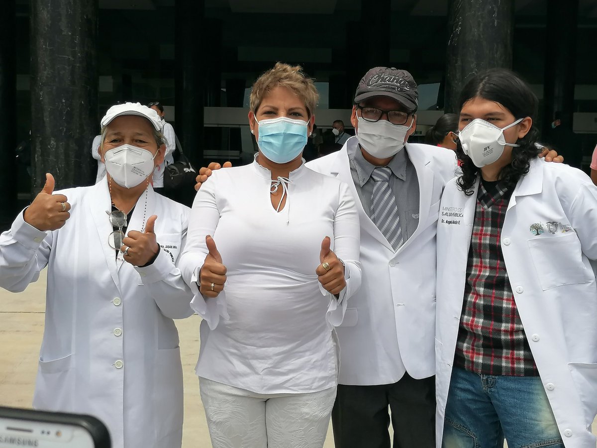 PITOCOLORITOEC1's tweet photo. 🚨  estabilidad @LassoGuillermo @ecuarauz  👏👏👏👏  🚨📣 @LassoGuillermo @ecuarauz  Necesitamos respuestas #SaludEnLucha #EstabilidadLaboral    @majo_carrion https://t.co/8bCdpFJW8c