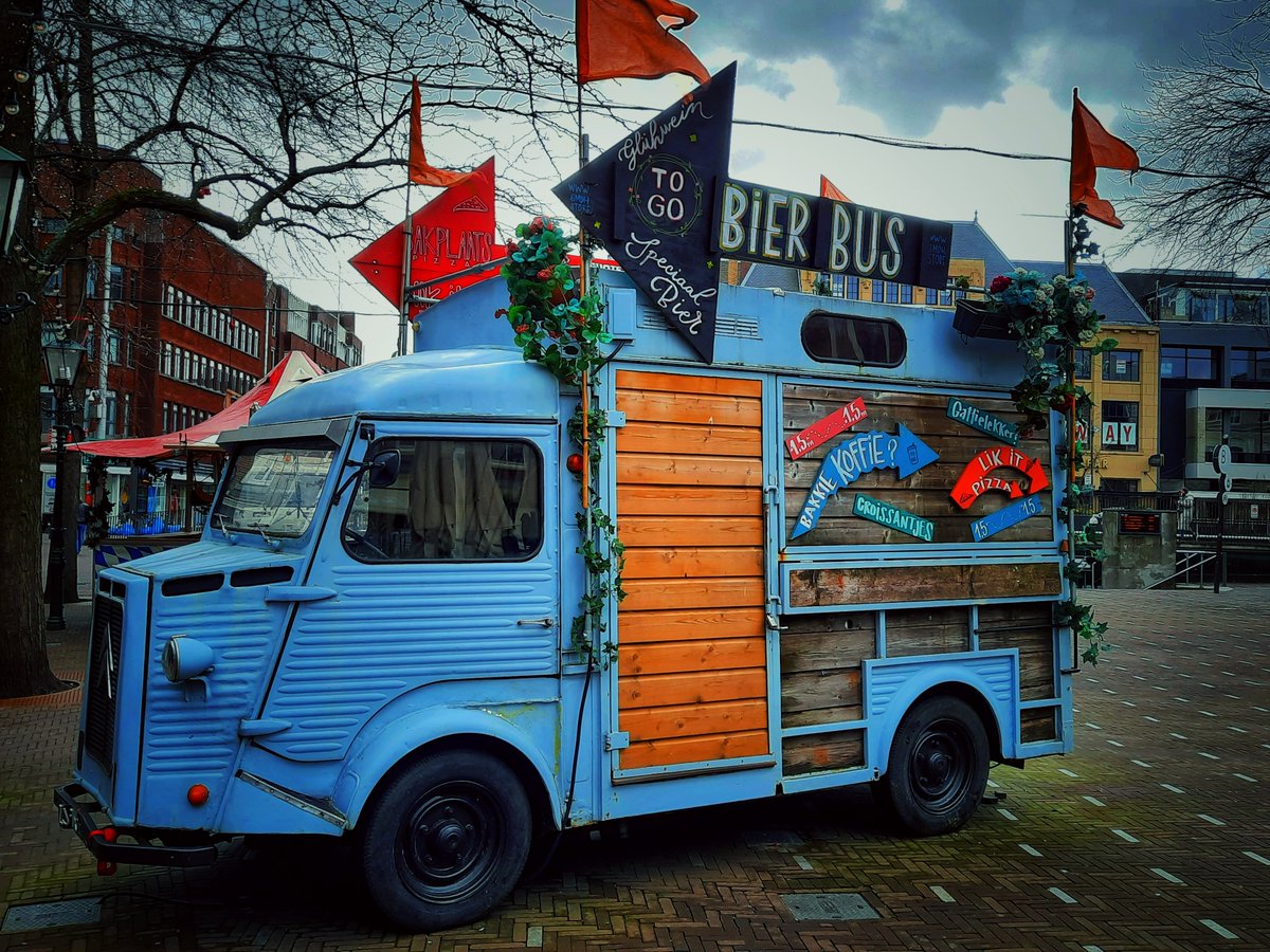 ZusterLucretia's tweet photo. #Fotovanvandaag
#DenHaag
#GroteMarkt
#BierBus https://t.co/sKaegzuvwH