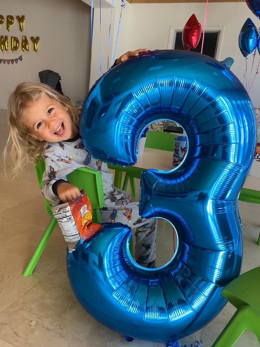yesmantilla's tweet photo. Feliz Cumpleaños a mi niño lindo🎉🎈🎁, uno de los amores de Maiaaa😍 #MiAle https://t.co/Ppw7JxdOkW