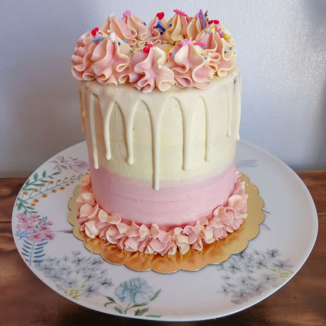 leorival26's tweet photo. Repostería que da gusto visual así como al paladar, en la Región Metropolitana de Santiago la puedes encontrar... @dulceyexquisito #Chile #RegionMetropolitana #Santiago #Reposteria #Dulce #Tortas #Ponques #CupCakes #Frutas #Fruits https://t.co/HKn7IxpWAf