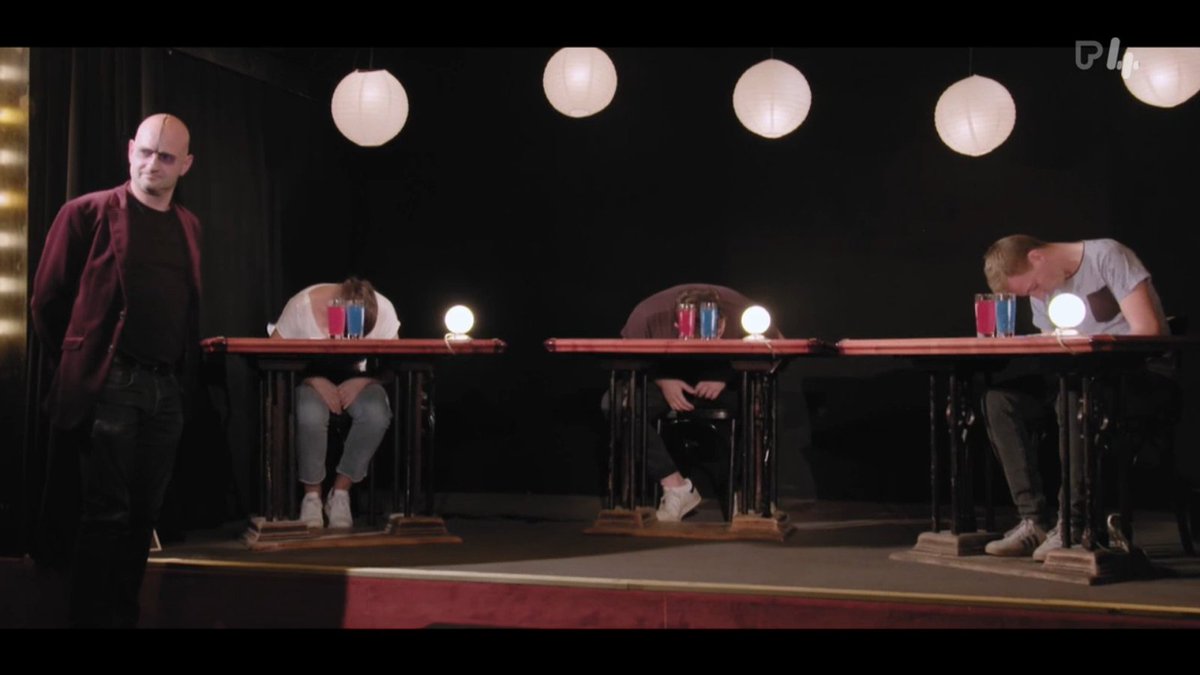 JLoeys's tweet photo. #DeMol 
Ik en de squad na 3 minuten studeren https://t.co/Y9elqoyPfL