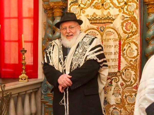 Un rabbino italiano che ha saputo trasmettere gioia e coraggio a innumerevoli ebrei, ma soprattutto un uomo la cui splendida voce e il cui sorriso contagioso aprivano i cuori: rav Elia Richetti ha lasciato la sua vita terrena nelle scorse ore. moked.it/blog/2021/04/0…