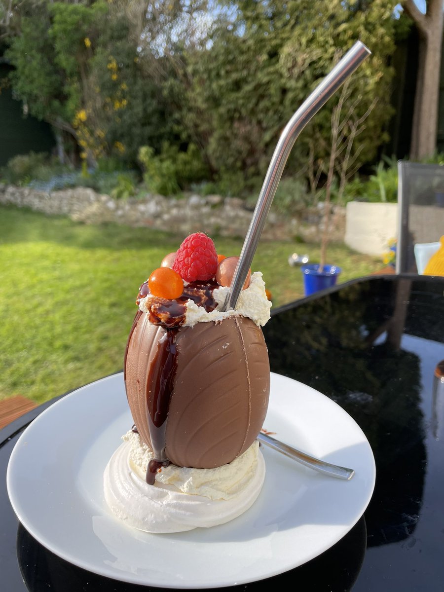 djobtn's tweet image. Happy Easter - made @BaileysOfficial Ice Cream Easter Eggs with Fresh cream, topped with @SmartiesUKI Orange mini eggs and @GalaxyChocolate Enchanted Eggs oh and a fresh raspberry on a meringue nest. #sugaroverload #easter #baileys #smarties #galaxy