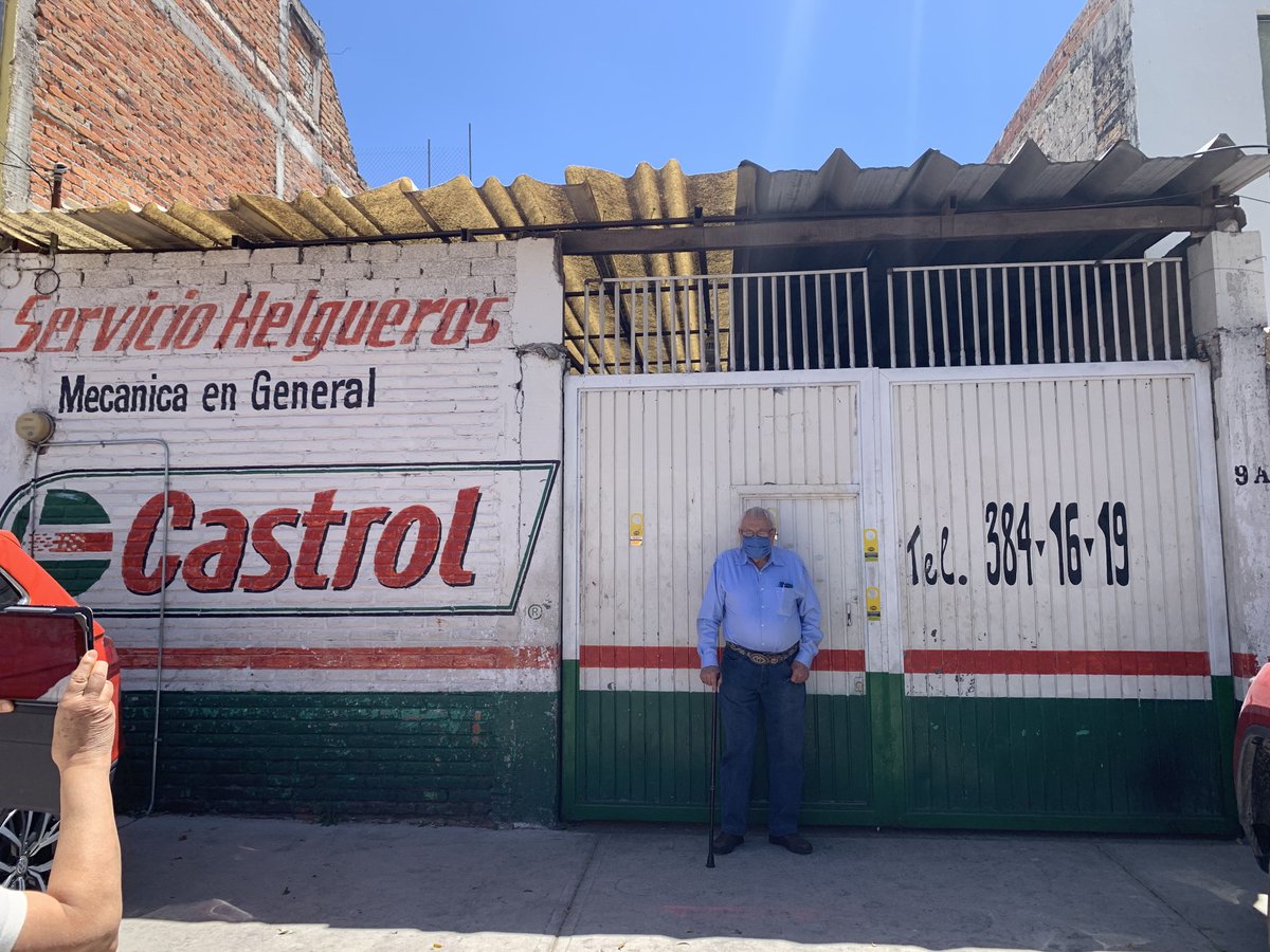 chavagra's tweet photo. Mi abuelo a sus casi 91 años cerró su negocio, lo entregaste todo abue! Qué pinche orgullo 🥺 https://t.co/XSZ6VSywow