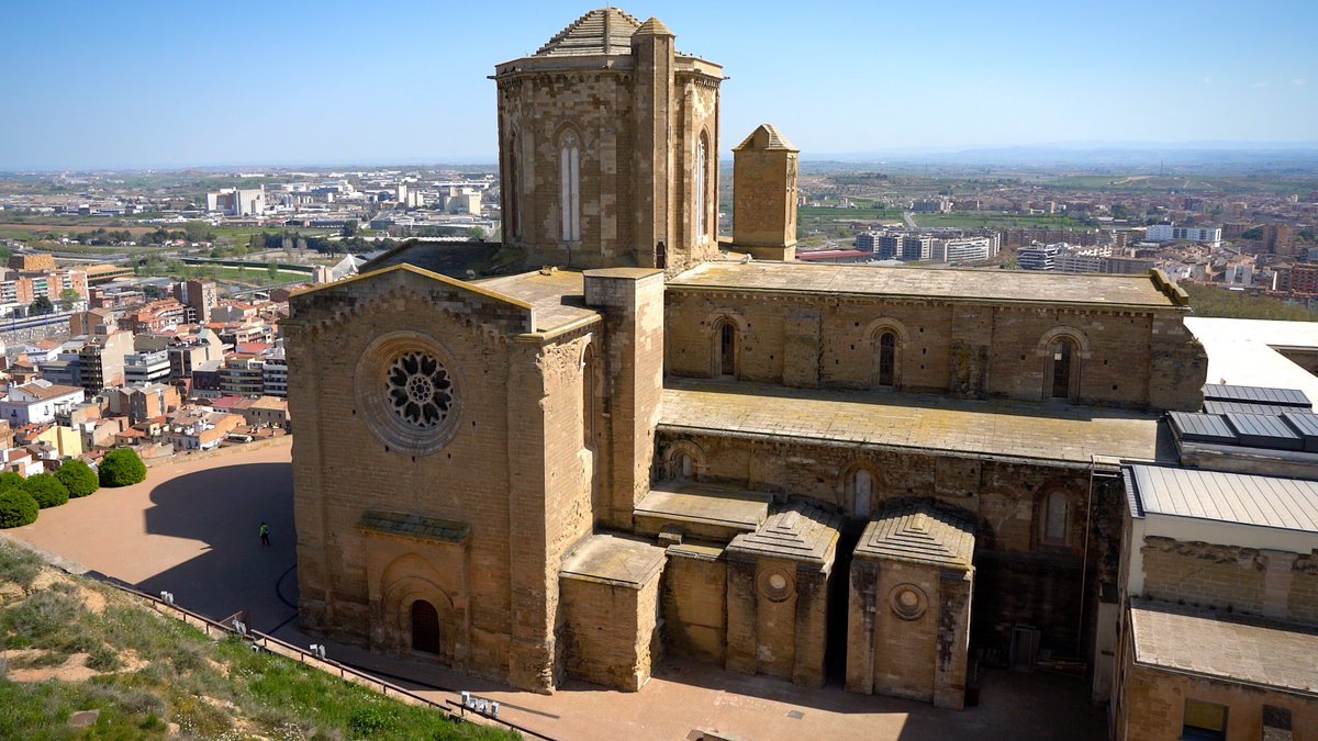 tusdestinos's tweet photo. Hace justo una semana estábamos en #Lleida y todavía estamos pensando en lo increíble que es el recinto de la Seu Vella (catedral antigua). #aralleida #adnlleida #forastering https://t.co/X1dnrjYVrz