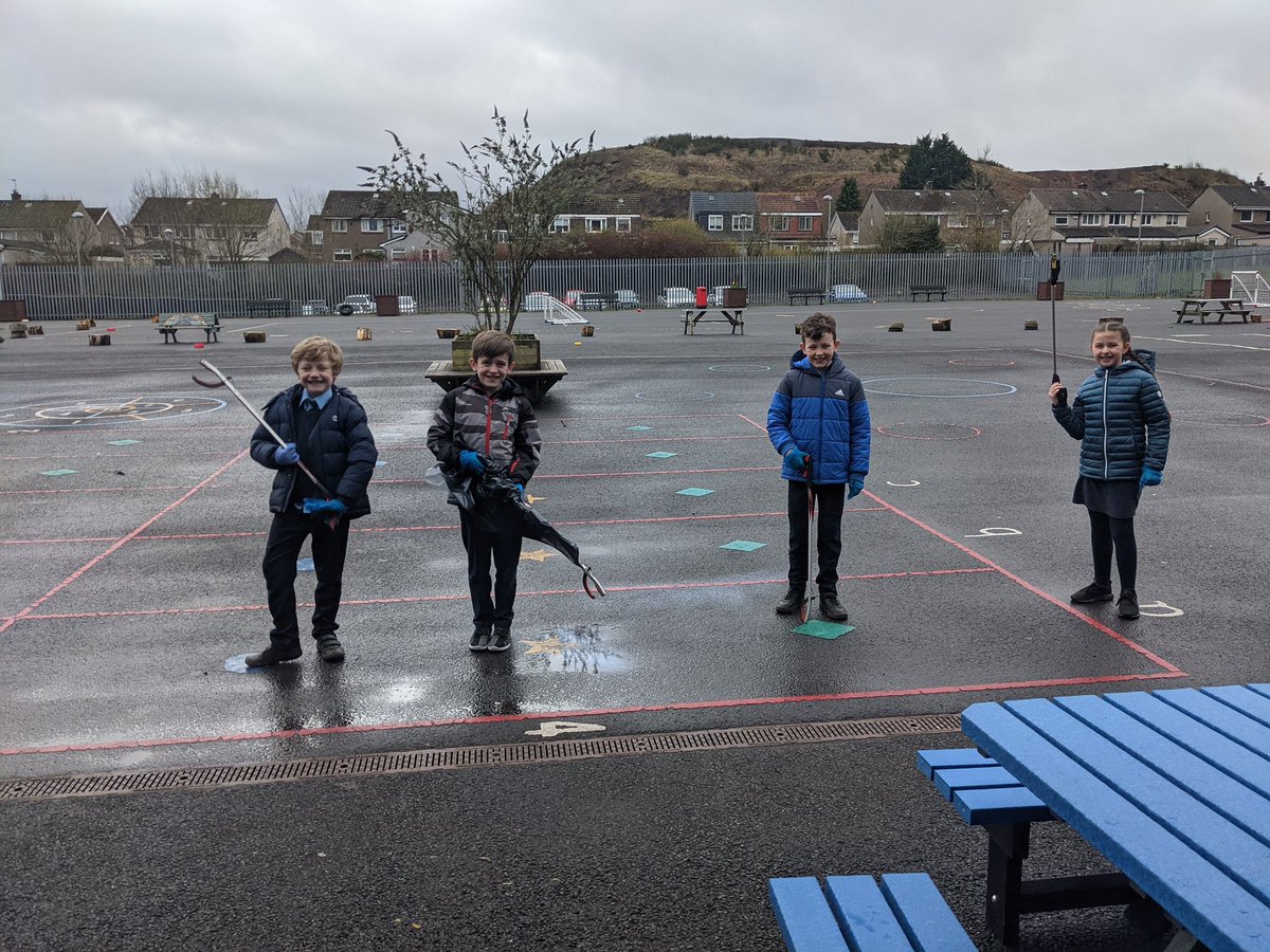 ChatelheraultPS's tweet photo. Rm 15 completed 7 acts of kindness for the #super7challenge. Children made well done cards, thank you cards, completed litter picks, complimented one another, tidied the open area, added to our kindness chain and made Makaton videos to share with the rest of the school.ย #itsSLC https://t.co/E711Hu4yd0