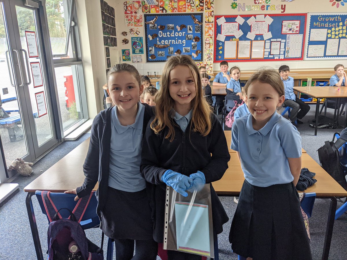 ChatelheraultPS's tweet photo. Rm 15 completed 7 acts of kindness for the #super7challenge. Children made well done cards, thank you cards, completed litter picks, complimented one another, tidied the open area, added to our kindness chain and made Makaton videos to share with the rest of the school.ย #itsSLC https://t.co/E711Hu4yd0