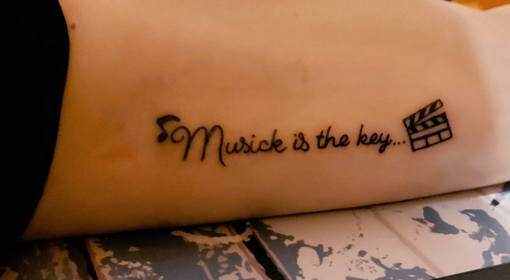 Judit__sin__H's tweet photo. I love my goddess's tattoo
@Najwa_Nimri ❤️❤️❤️
@MushroomPillow @_JoshTampico
#NajwaNimri #ZulemaZahir #visavis #lockedup #tatto #ElOasis #LaCasadePapel #lcdc5 #AliciaSierra #moneyheist https://t.co/lJ1jKNYQ8q