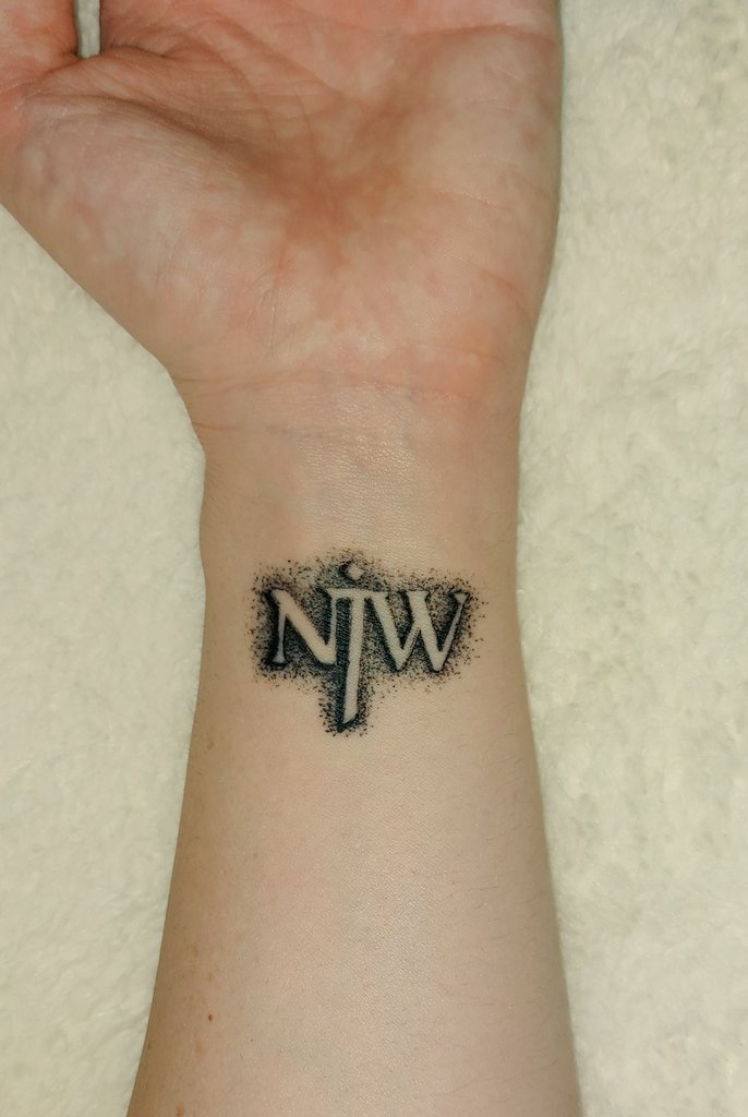 Judit__sin__H's tweet photo. I love my goddess's tattoo
@Najwa_Nimri ❤️❤️❤️
@MushroomPillow @_JoshTampico
#NajwaNimri #ZulemaZahir #visavis #lockedup #tatto #ElOasis #LaCasadePapel #lcdc5 #AliciaSierra #moneyheist https://t.co/lJ1jKNYQ8q