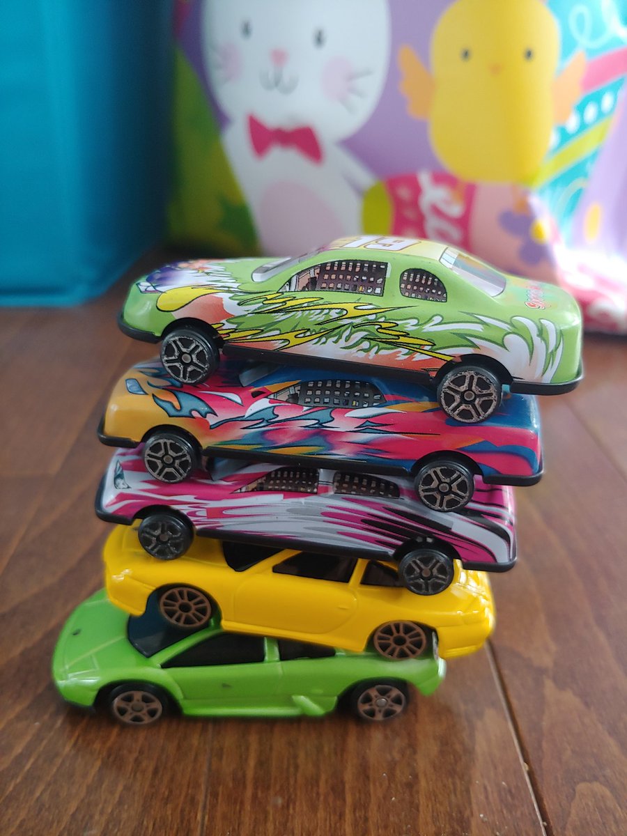ToyTreme's tweet photo. #balancing #toycars #hotwheels https://t.co/KbaouM3JLg