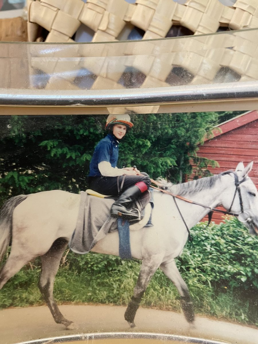 nathtreadwell's tweet photo. 12 Years ago Today Bro. You Won the Greates Jumps Race of them All! You were always at home when on you’re 4 legged friends. To be Truly honest We never doubted You Liam even at 100-1! Enjoy that Beer with Banksy Bro 🍻❤️💚 #riptreaders #ripbanksy #grandnational https://t.co/EbEg7RFEyH