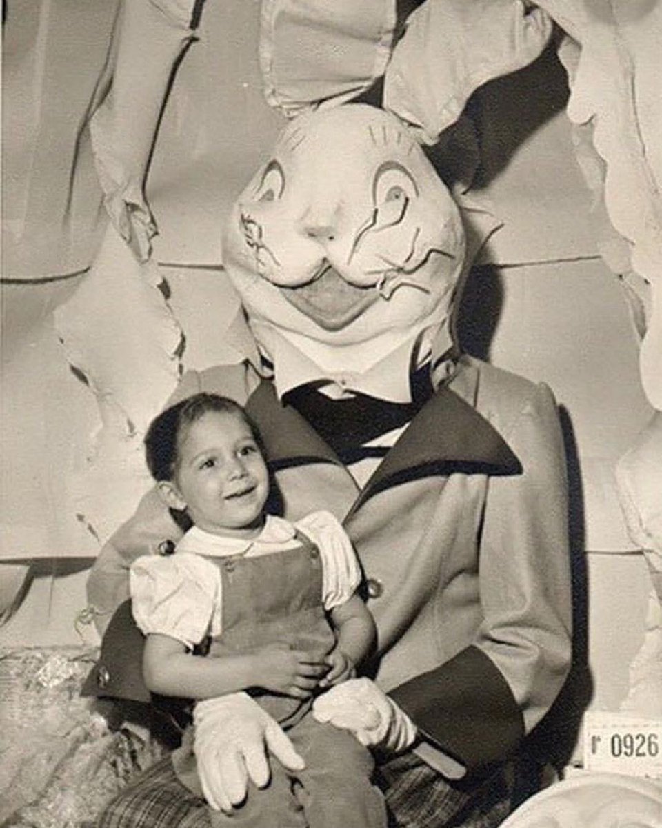 HistoryInPics's tweet photo. Happy Easter 🐰 https://t.co/JUKsRNfFuf