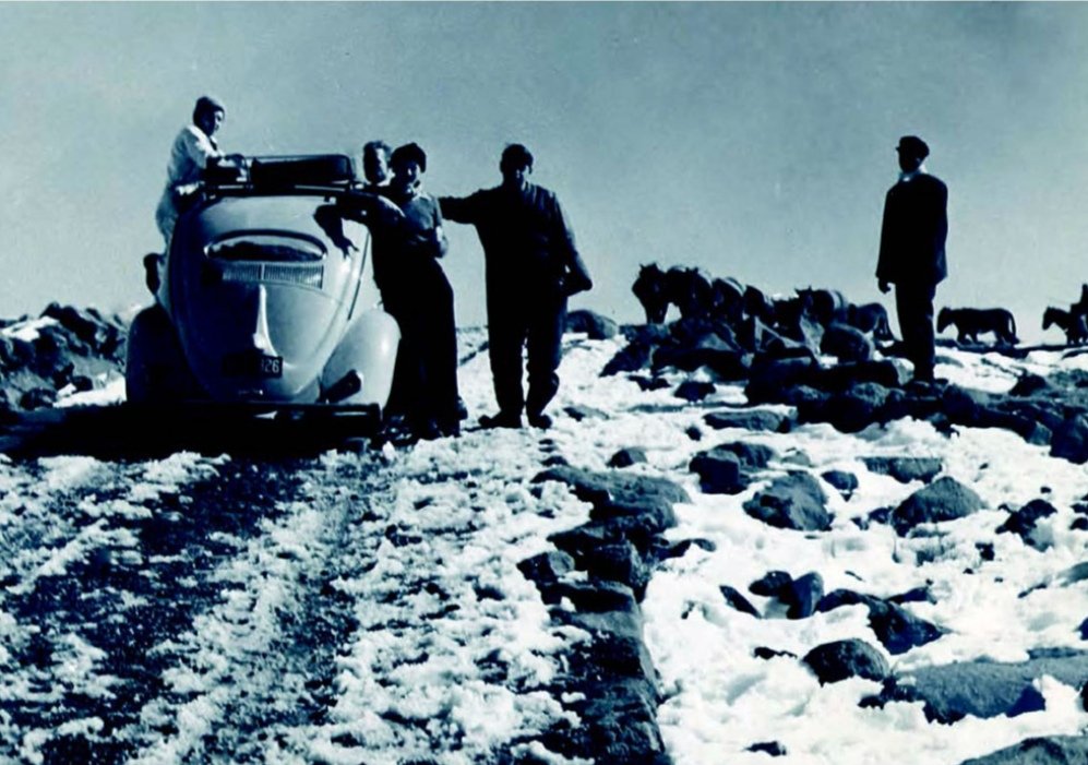 VW Beetle was the first two-wheel-drive vehicle to conquer Sani Pass⛰️🇱🇸.
📸 From Leisure Wheels, published August 2011
#letsmakelesothofamous
#sanipass 
<a href="/volkswagen/">Volkswagen News</a>
<a href="/VW/">Volkswagen</a>
<a href="/VolkswagenSA/">VolkswagenSA</a>
leisurewheels.co.za/blogs/1141318/