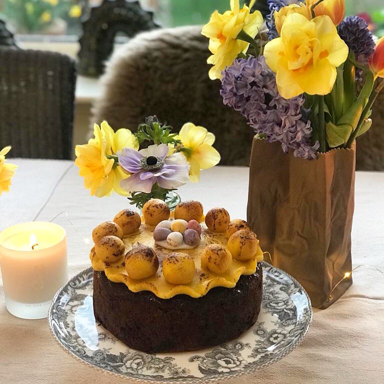 DeesidePantry's tweet photo. Happy Easter, everybody! 🐣

#HappyEaster #weekend #SimnelCake #DeesidePantry #Scotland https://t.co/X7Xp7ab9GW