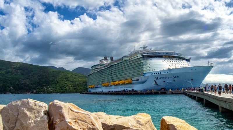 derekburgan's tweet image. One thing I love about sailing  with Royal Caribbean is the wide variety of ships. Theme park map was so good now I’m ordering this one which uses the RCL fleet and you scratch off which ships you have been on. 

etsy.com/listing/984490…