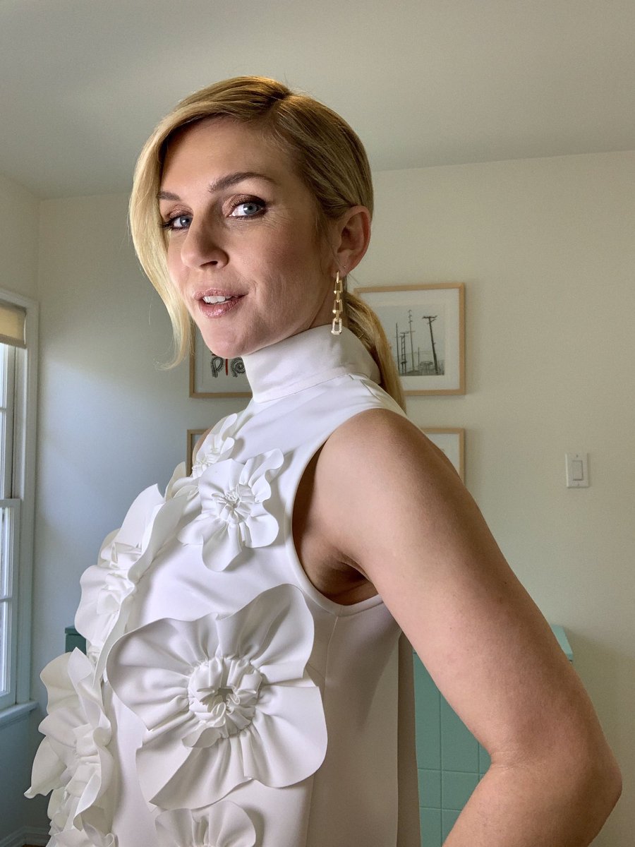 rheaseehorn tweet picture