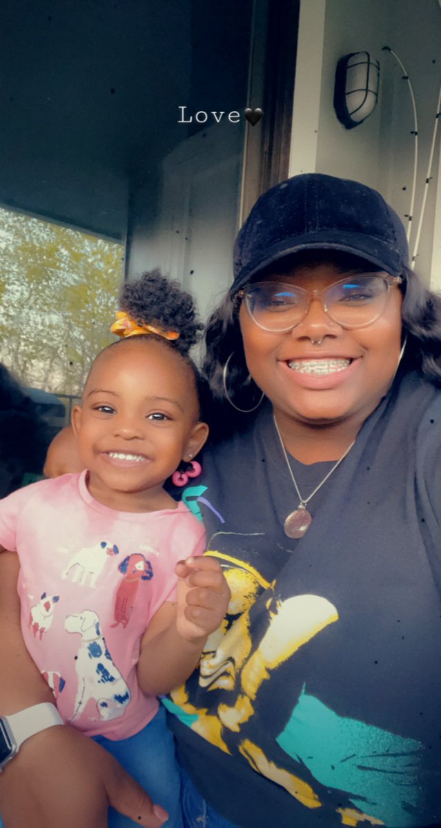 monetjadoreee's tweet photo. These pics are a BIG DEAL because she never smiles in pictures for me ๐ฅด #biggirl #Iampretty https://t.co/2QDr6xdPh1