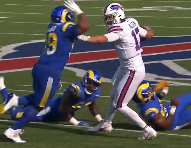TotaIIyNotRyan's tweet photo. reminder:
no other QB in the #NFL is a man enough to do this 

#Bills #BillsMafia #GoBills https://t.co/5YakOazib1