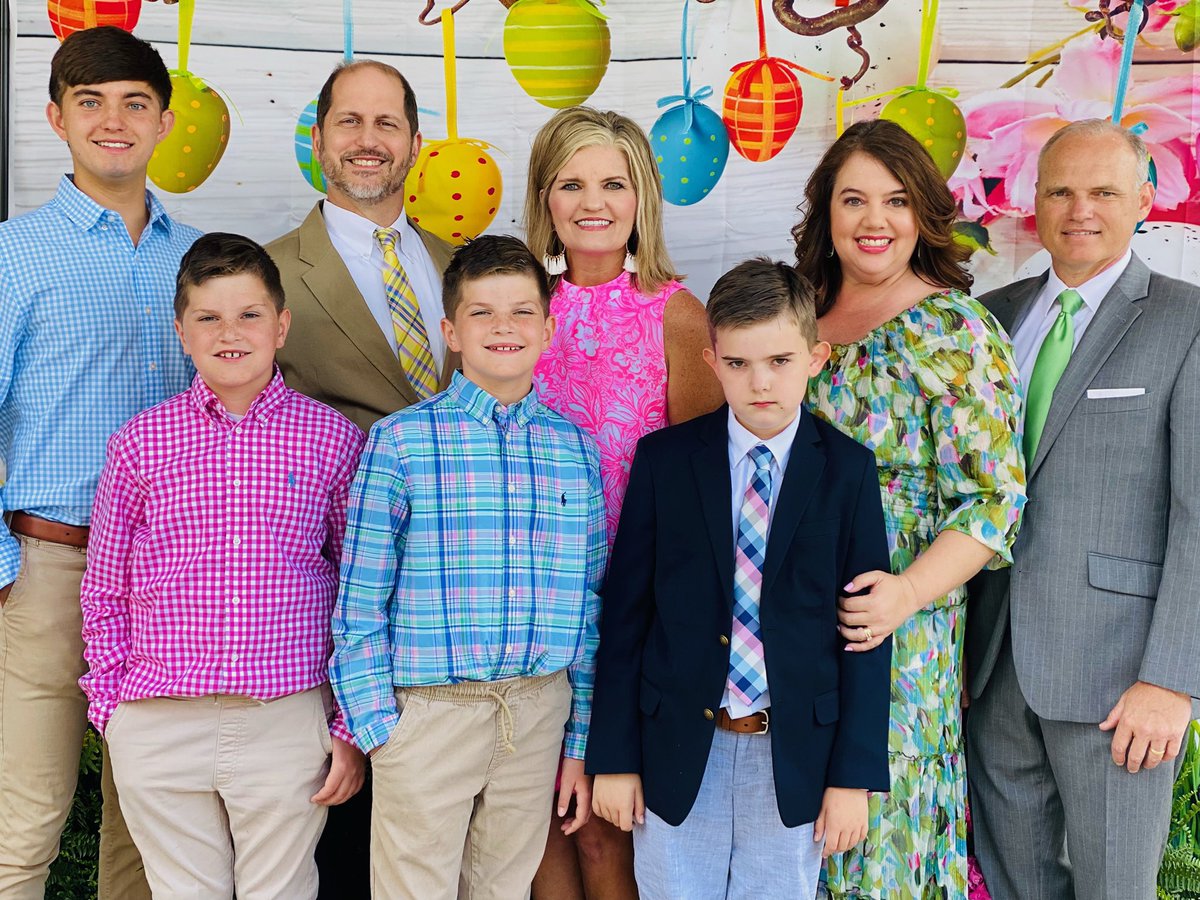 RDuncanII's tweet photo. Thankful for the good day with our family celebrating Jesus, but we sure missed @cld__22 and @oliviafrazierrr. Looking forward to seeing them both next week!
#countdowntospringbreak https://t.co/BBDuzJ6Uat