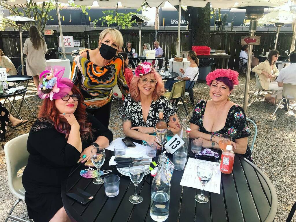 Festive looks 👀 in the yard today — and with the wine to match @goncwinery #bacchanalwine instagr.am/p/CNQdUzdHF3j/