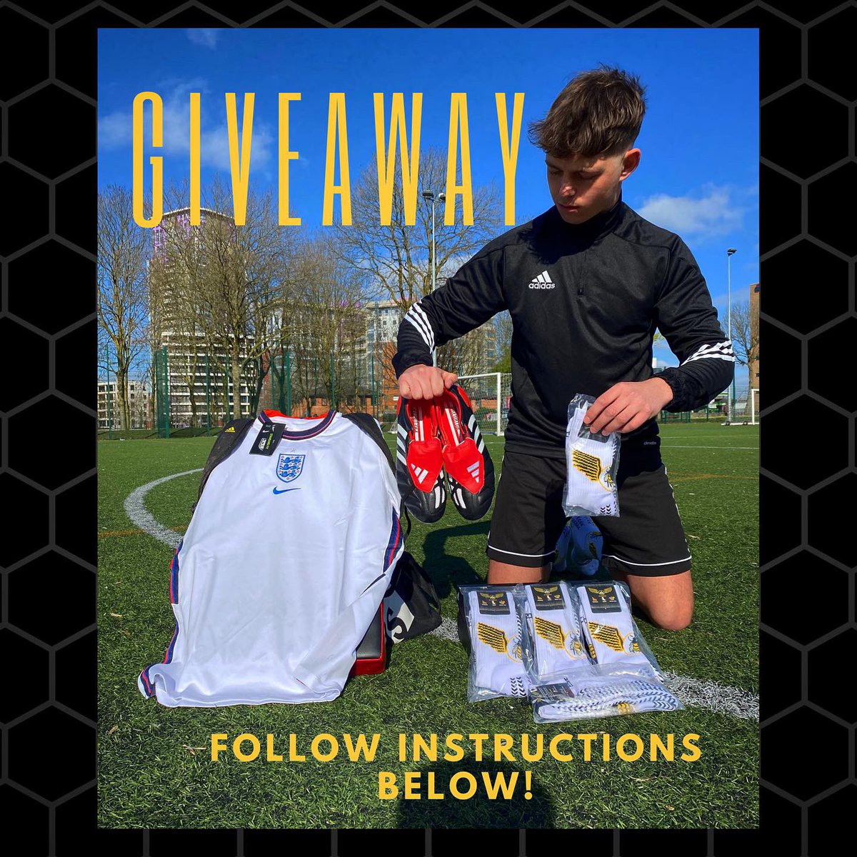 BeeGrips's tweet image. 🔥The @bee.grips Givewaway🔥

To celebrate the launch a week today! We’re giving away all of the following to a lucky winner! 

⚽️Adidas Predator Mania Boots!
☑️Nike England Men’s shirt! 
🐝X1 Pair a fresh Bee grips &amp;amp; 20% of for you and five Friends! 

Head over to Instagram!!🥇