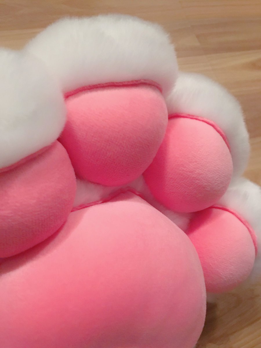 cincyon's tweet image. happy easter!!! they’re not eggs but... almost! 🥚🐾🌷