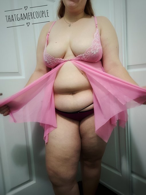 4 pic. Do you like these pics? Wanna see more of them? Subscribe to my Onlyfans today! Its only $4.99