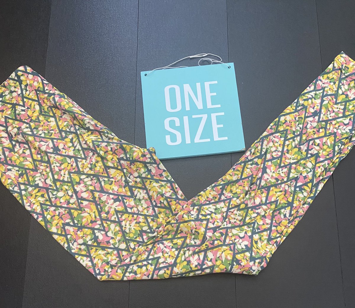 llrlisalopez's tweet photo. #springtime #leggings on #clearance in my #group https://t.co/5aAXjQmJEU #goob #goingoutofbusiness #sale https://t.co/fW79GXcQqR