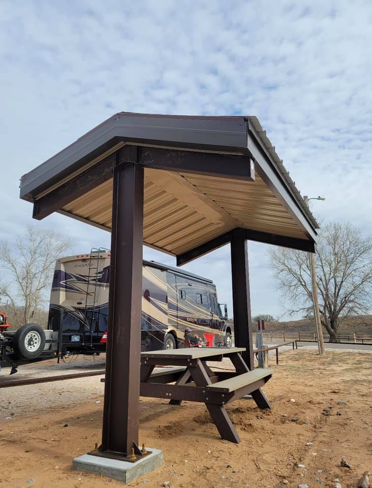 OklahomaParks's tweet photo. This week's #StateParkSunday features these gorgeous new 🌞 shelters going in to all the water/electric and new asphalt dry sites in Cowboy #Campground at #LittleSahara!
😎 😎 😎 https://t.co/h7iXzegpiX
#OKStateParks
#OKHereWeGo https://t.co/FoYnOBxiHf