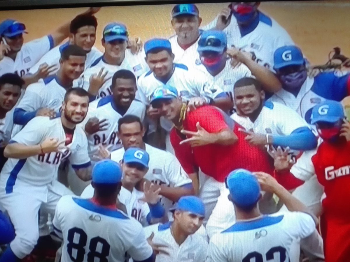 machadoleuvys1's tweet photo. #GranmaCampeón de la #60SNB, a pesar de no ser el equipo favorito, le dio la dosis de una soberana paliza  al ego de Matanzas, de los narradores deportivos y de todos los que pensaron que no lo lograrían #SNCxGametime  @AdelanteCuba @CNCTVGranma @tv_cubana @TVSerrana @radiobayamo https://t.co/wSIu7Fu0sZ