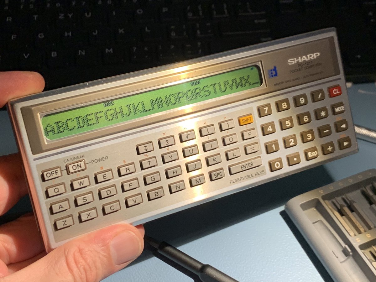 KutilDomaci's tweet photo. Success.
I needed to remove the green-ish foil because it darkened the display too much. And I was left with some spare screws! There always are some, are they?! 😉
#SHARP #PC1211 #LCD #repair https://t.co/YfEAUnWg8Y