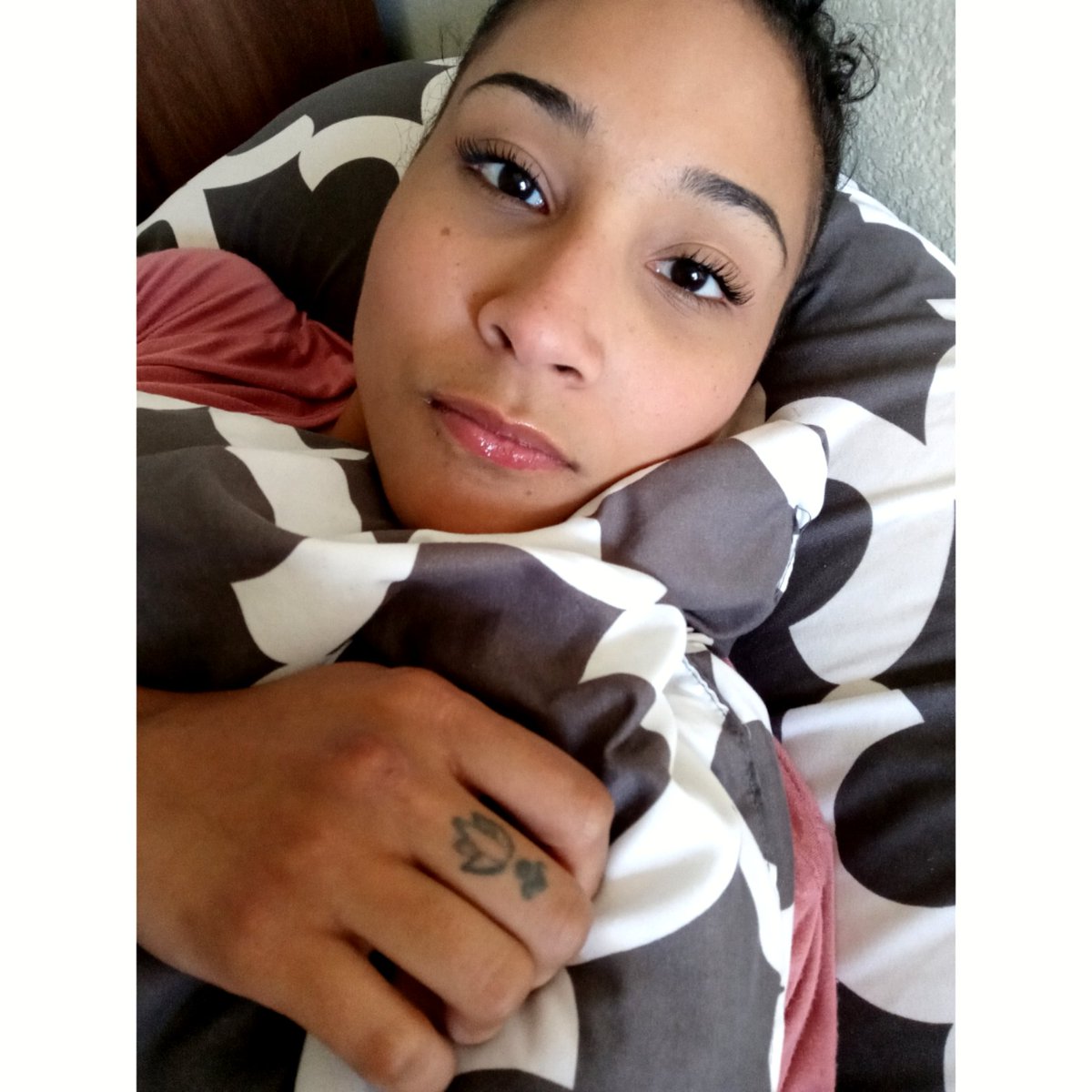 tishanista's tweet photo. When taking a normal selfie turns into "nah I'm taking a nap" 😂 #randomselfies ✌🏼💤 https://t.co/d3rP51tM9W