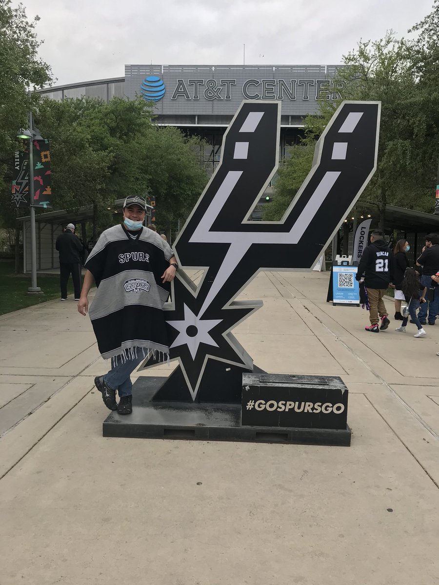 amartin995's tweet photo. I wanna extend my appreciation to @SpursCoyote for this picture from last nights game. It was a fun night regardless of the outcome. Thanks for the love Coyote!!! #GoSpursGo @spurs #SpursFanForLife https://t.co/T1kMmNmSaZ