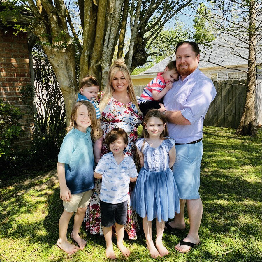 lindseyxmas's tweet photo. From mine to yours, Happy Easter! 💕 https://t.co/fcDVsmYK8L