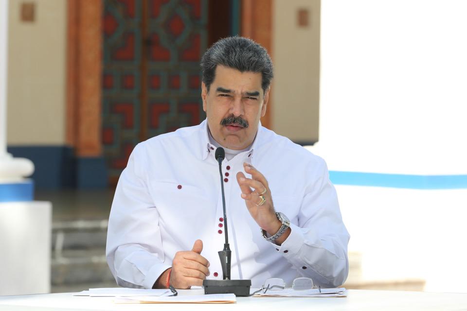 #EnVivo🔴| Pdte. <a href="/NicolasMaduro/">Nicolás Maduro</a>: Hasta ahora la primera generación de vacunas que existen son vacunas que protegen el cuerpo para que la enfermedad no sea tan fuerte pero no impide el contagio   
#PrevenirEsElAntídoto  #NoNosCallarán