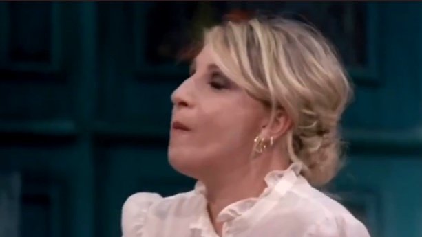 frangiacort4's tweet photo. dimmi che elio balla il tip tap senza dirmi che elio balla il tip tap:

 #lolchirideefuori https://t.co/NZNDGGjyWr
