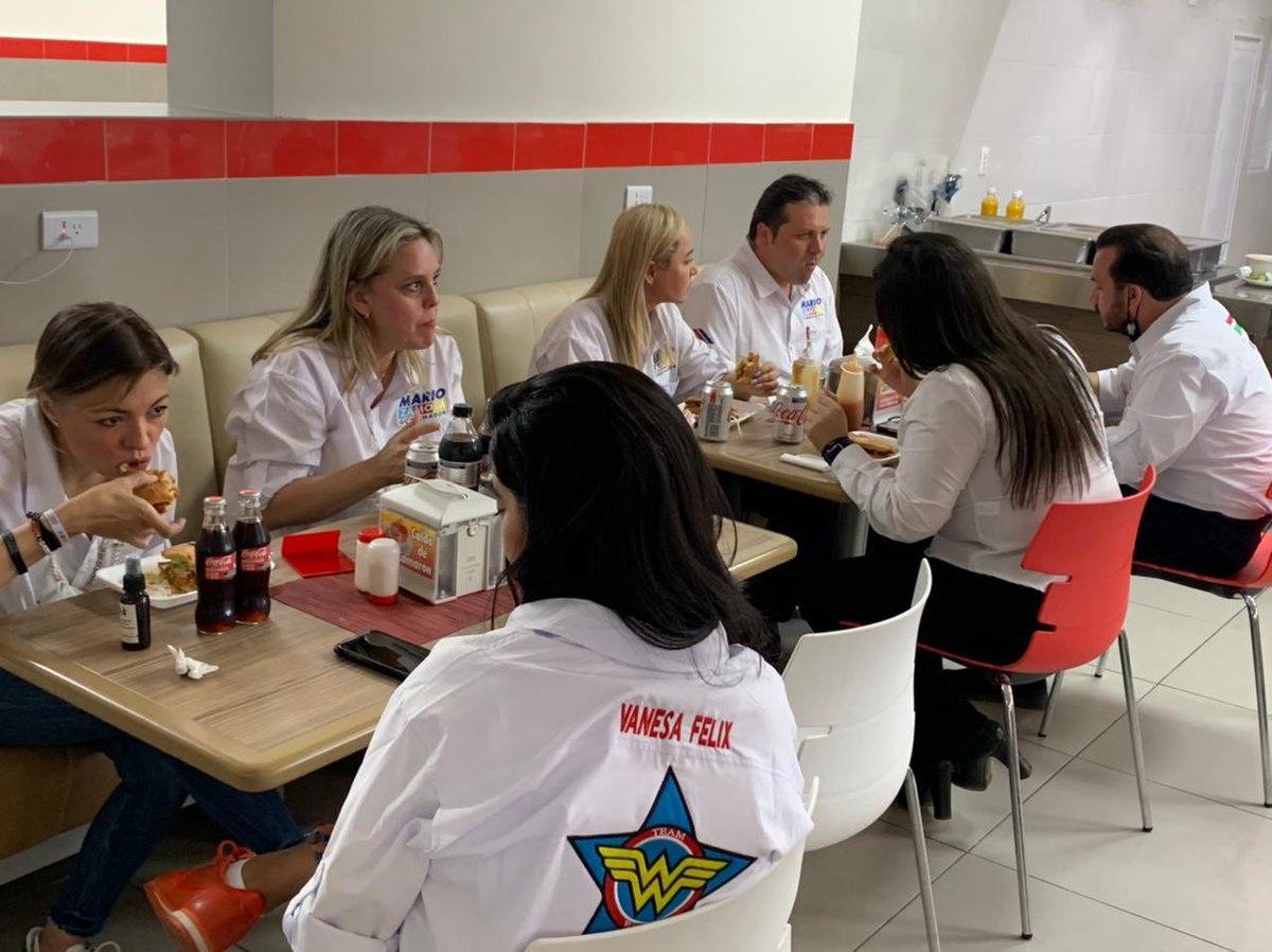 MarioZamoraG's tweet photo. Parada técnica antes de llegar a #Culiacán en las tortas del Súper Santa Lucía al pasar la caseta de Costa Rica. #SuperRecomendadas #ConsumeLocal. https://t.co/EdnA2GFpym