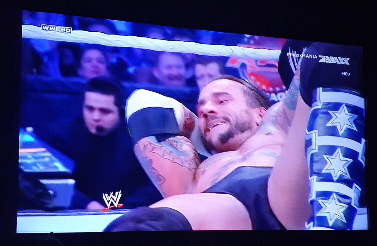 JustMeJess's tweet photo. Oh Junge, das waren noch Wrestling-Zeiten 😍🔥 CM Punk vs. Randy Orton, da ging das Wrestlingherz noch auf #WM27 #MaxxMania https://t.co/odYmuXUf1W
