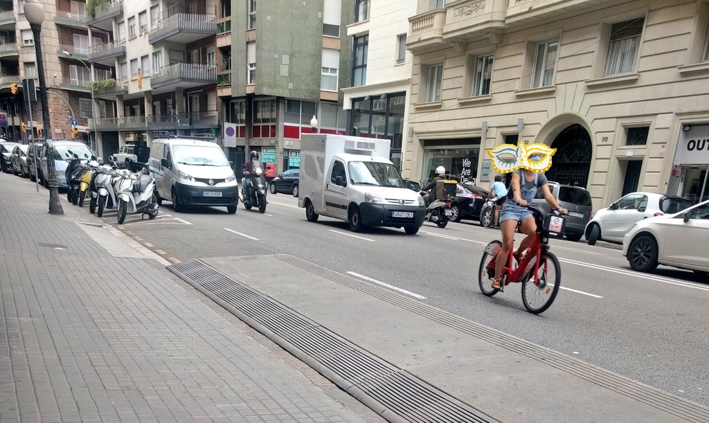 PMonterols's tweet photo. @xaviertotjunt @bcn_ajuntament Molt d'acord, alguns tant i d'altres tant poc. Ni seure esperant el bus, ni un brot de verd, ni CBici, ni passos zebre en moolt tram, ni voreres amples, etc.

 Ens sentim ciutadans de tercera @bcn_ajuntament @Bcn_SSTG. https://t.co/gRTL29fodf