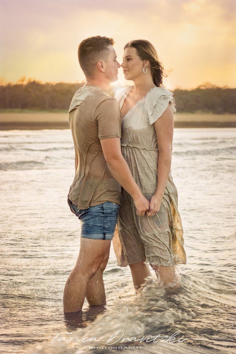 TMD_creative's tweet photo. #notebookvibes portrait session with a well timed sunflare ☀️

@digitalps #sunflare #portraitphotography #couplesgoals #photography #photooftheday #Romance #letsgetwet #beachshots #sunset #sunsetportrait #LoveStory #HappyEaster #HappyEaster2021 #Easter https://t.co/IYbqTvOkbR