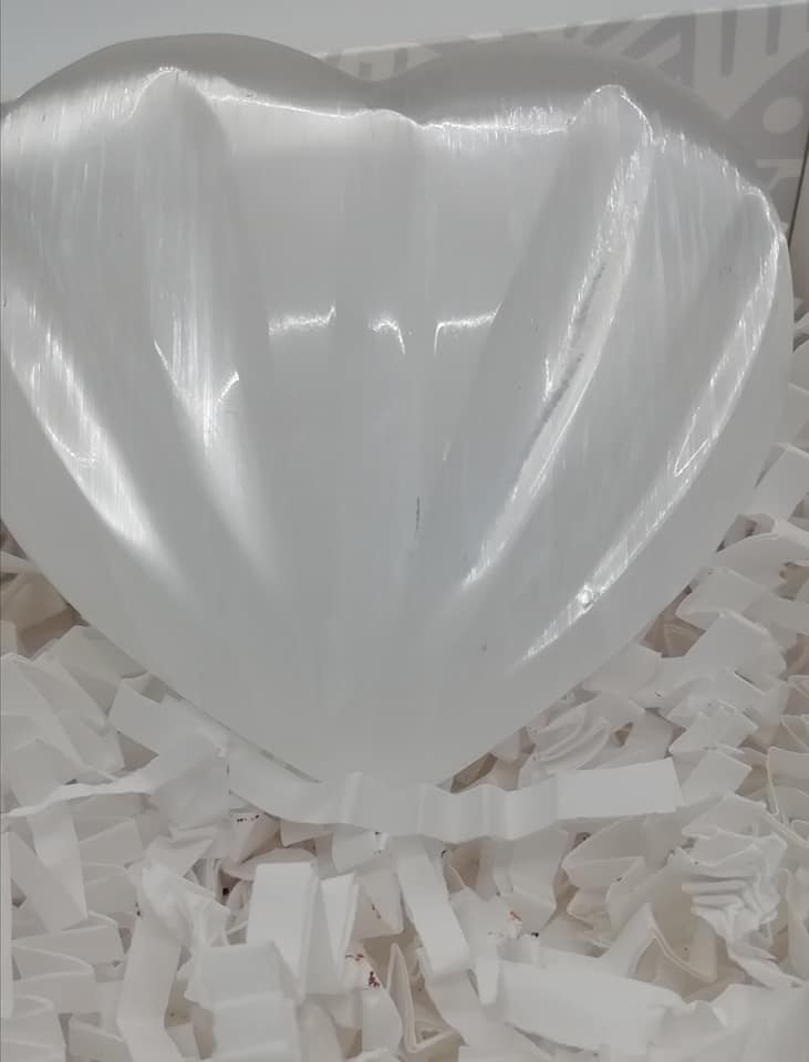 StonesMystical's tweet photo. Beautiful Large Selenite Hearts
These beautiful Selenite hearts are polished and shaped into a beautiful puff heart.
#crystals #gemstones #crystal #minerals #crystalsreading #readingcrystals #crystalshop #gems #quartz #amethyst #crystalsforsale #crystalslondon #crystalenegery https://t.co/cYdslR6L9D