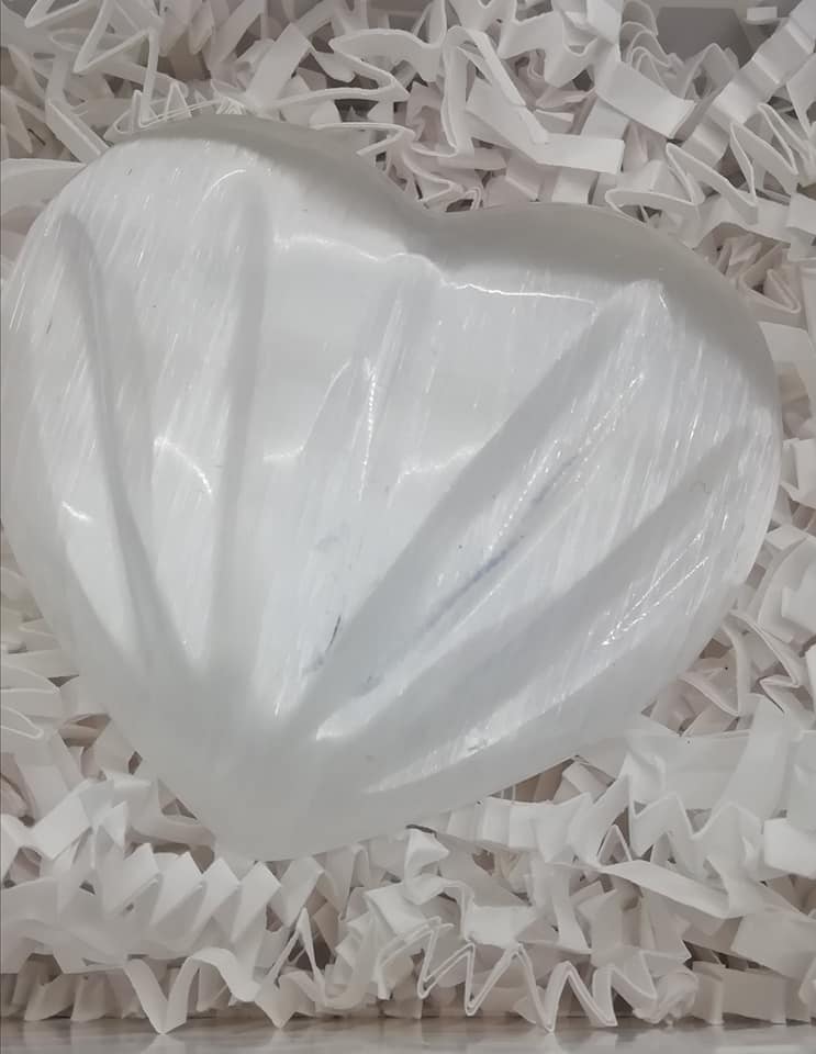 StonesMystical's tweet photo. Beautiful Large Selenite Hearts
These beautiful Selenite hearts are polished and shaped into a beautiful puff heart.
#crystals #gemstones #crystal #minerals #crystalsreading #readingcrystals #crystalshop #gems #quartz #amethyst #crystalsforsale #crystalslondon #crystalenegery https://t.co/cYdslR6L9D