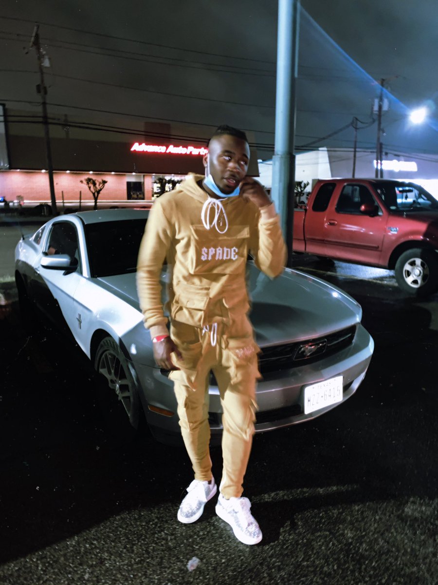 ky9inee's tweet photo. I put my feelings down, ain’t no feelings in the bank.. https://t.co/8yDwU0DlBI